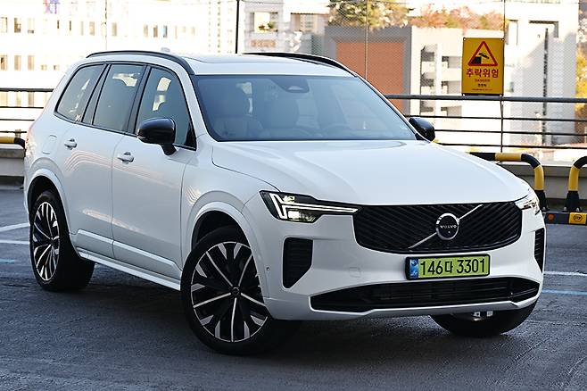 볼보 XC90 T8 리차지 AWD. 사진: 김학수 기자