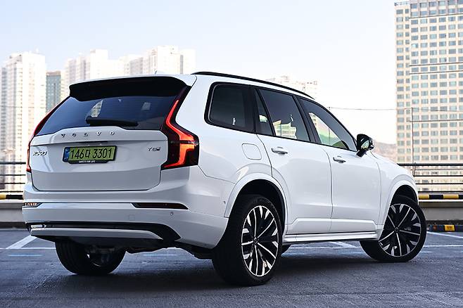 볼보 XC90 T8 리차지 AWD. 사진: 김학수 기자