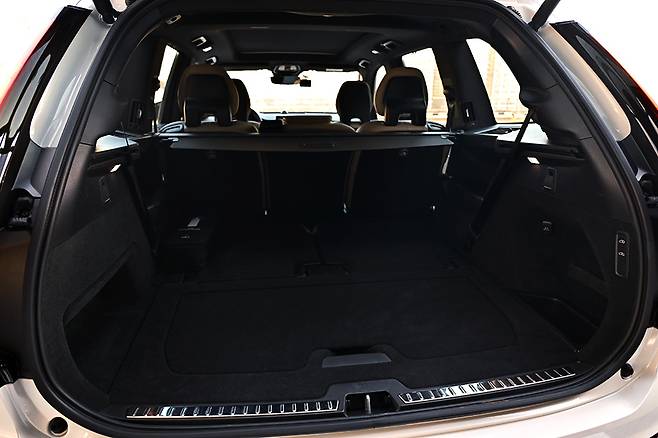 볼보 XC90 T8 리차지 AWD. 사진: 김학수 기자