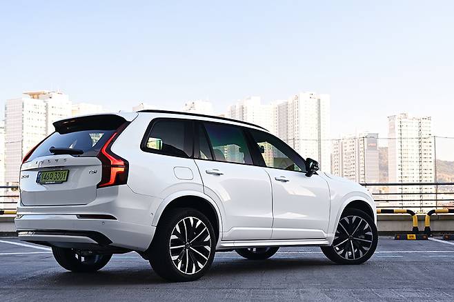 볼보 XC90 T8 리차지 AWD. 사진: 김학수 기자