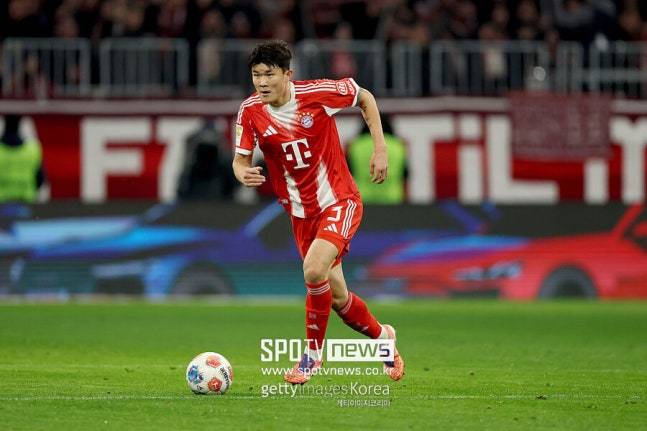 ▲ 최근 이탈리아와 튀르키예 등 복수의 명문 구단들로부터 구체적인 영입 제안이 쏟아진 김민재. 겨울 이적 시장의 뜨거운 감자로 떠올랐으나 김민재는 뮌헨에서의 도전을 멈추지 않겠다는 의사를 분명히 하며 잔류를 선언했다.