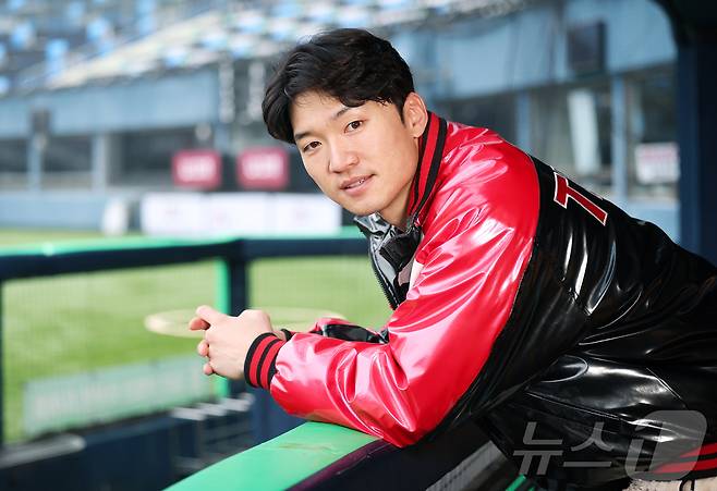 LG 트윈스 박해민이 서울 잠실야구장에서 인터뷰 전 포즈를 취하고 있다. ⓒ News1 권현진 기자