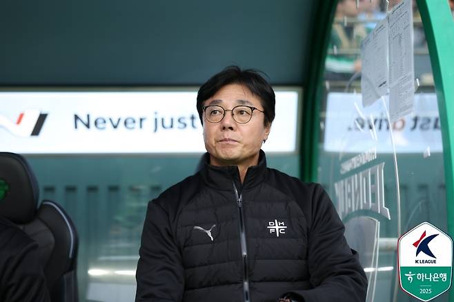 황선홍 감독은 "강팀은, 명문클럽은 하루아침에 만들어지지 않는다"고 했다. 대전이 차근차근 성장할 수 있도록 좋은 토대를 만들겠다는 각오를 피력했다. (한국프로축구연맹 제공)