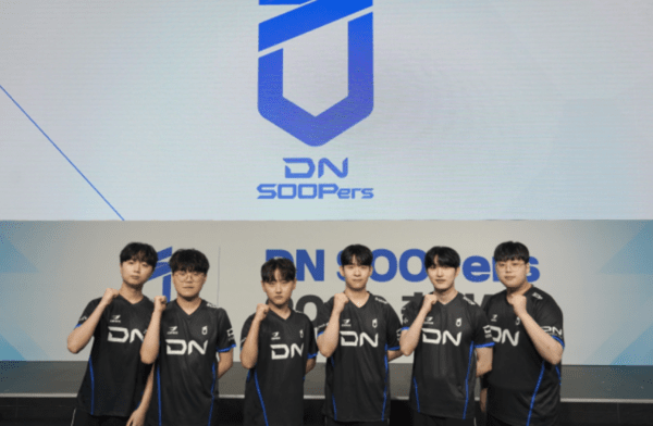 지난 3일 SOOP이 서울 잠실 DN 콜로세움에서 자사 프로게임단 'DN SOOPers'의 리그오브레전드 팀 출정식을 진행했다고 4일 밝혔다.('DN SOOPers(DN 수퍼스)'의 리그오브레전드 팀 출정식). /사진=SOOP