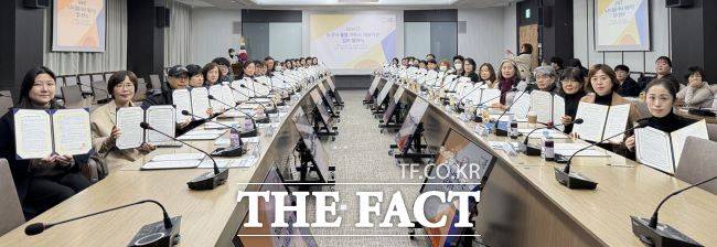 '2026년 누구나 돌봄(시흥돌봄SOS센터)' 서비스 제공기관 업무 협약식 모습. /시흥시