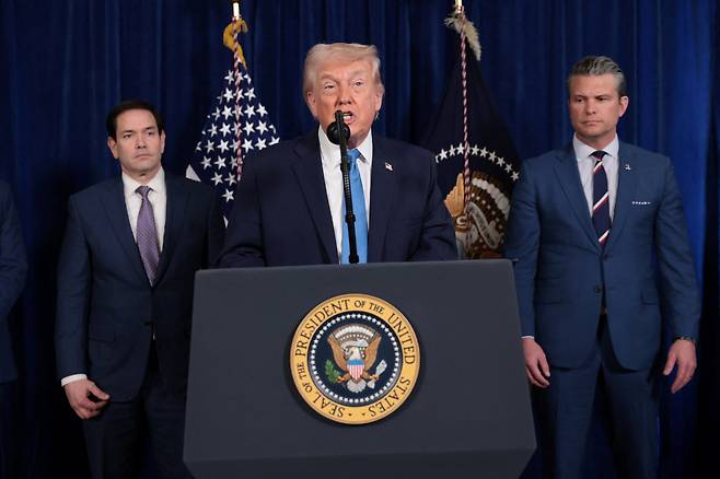 도널드 트럼프 미국 대통령이 3일 플로리다주 마러라고에서 기자회견을 하고 있다. /로이터 연합뉴스