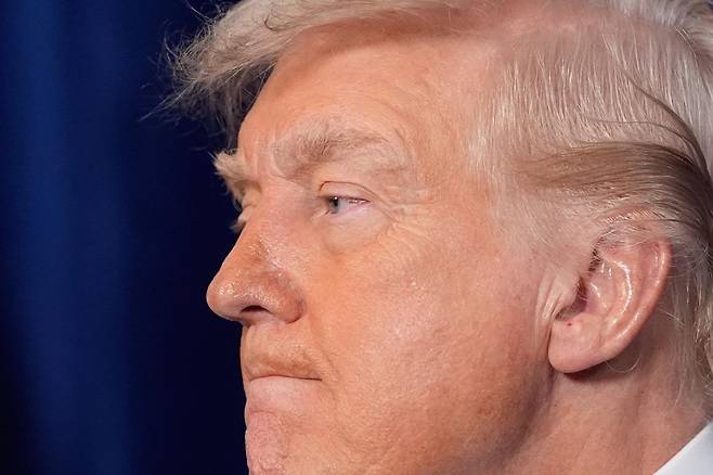 3일(현지 시간) 미국 플로리다주 사저 마러라고 리조트에서 기자회견을 열어 니콜라스 마두로 베네수엘라 대통령 체포에 대해 설명한 도널드 트럼프 미국 대통령. 팜비치=AP 뉴시스