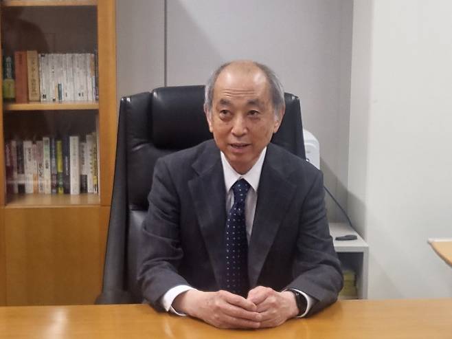 ■ 우라타 슈지로 와세다대 명예교수는 △일본 게이오대 경제학부 △미국 스탠퍼드대 경제학 석·박사 △미국 브루킹스연구소 연구원 △세계은행 이코노미스트 △일본 와세다대 사회학부 교수(국제경제학 전공) △와세다대 아시아태평양대학원 교수(현) △일본 경제산업연구소(RIETI) 명예 이사장(현) △일본경제연구센터(JCER) 특별임명연구원(현) △개발도상국연구소(IDE-JETRO) 특별선임연구원(현) △동아시아경제학회(EAEA) 회장(현)