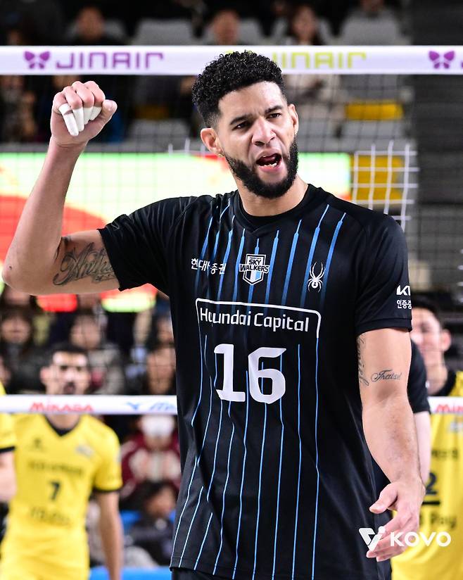 V리그 남자부 역대 최초로 7000득점 고지를 밟은 레오.&nbsp;