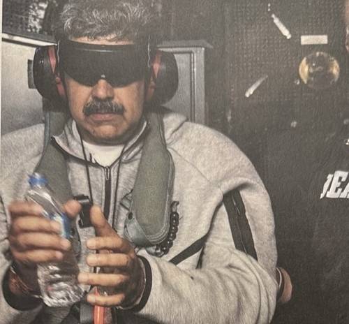 도널드 트럼프 미국 대통령이 3일(현지시간) 미군이 기습적인 군사 작전으로 체포한 니콜라스 마두로 베네수엘라 대통령의 근황 사진을 사회관계망서비스(SNS) 트루스소셜에 공개했다. 연합뉴스