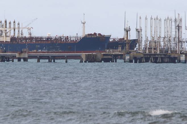 The Guinea-flagged oil tanker MT Bandra, which is under sanctions, is partially seen alongside another vessel at El Palito terminal, near Puerto Cabello, Venezuela, on Dec. 29, 2025. [REUTERS/YONHAP]