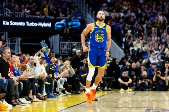 커리의 3점 슛 세리머니. 사진[John Hefti-Imagn Images/로이터=연합뉴스]