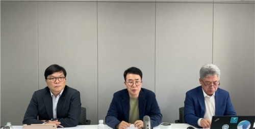 왼쪽부터 한용해 전 HLB그룹 최고기술책임자(CTO), 진양곤 전 HLB그룹 회장, 정세호 전 엘레바테라퓨틱스 대표. 사진=HLB 온라인 간담회