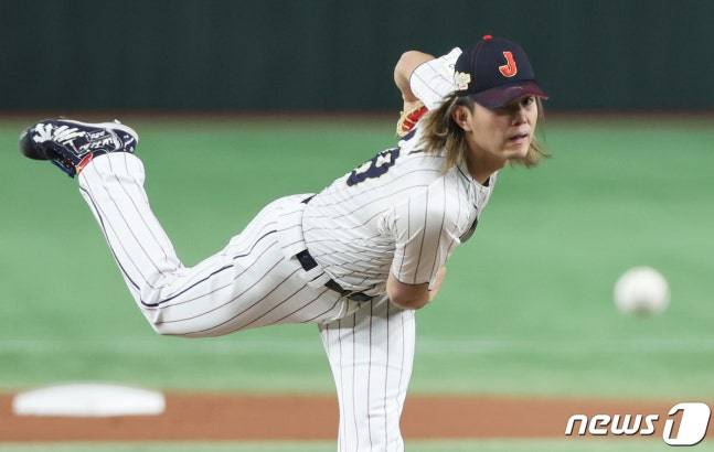 이마이 타츠야가 지난 2023년 11월 19일 오후 일본 도쿄돔에서 열린 '2023 아시아프로야구챔피언십(APBC)' 결승전에서 한국을 상대로 역투하고 있다. /사진=뉴스1