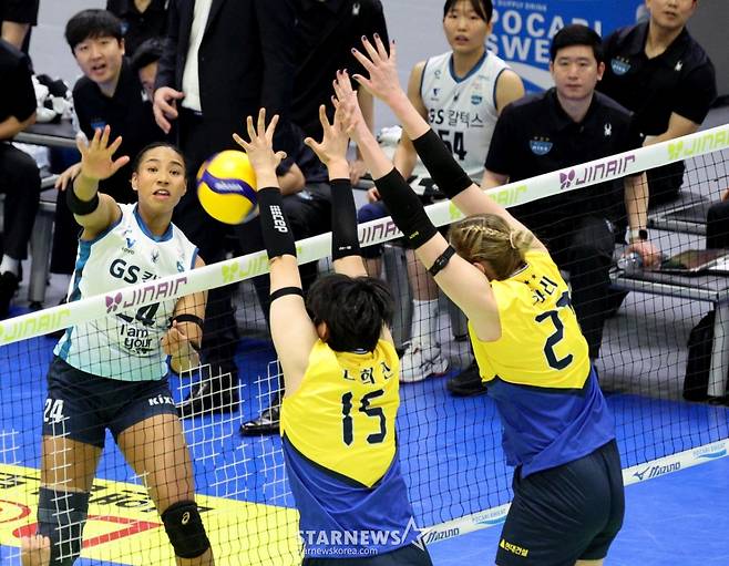 [한번에쓱]'9연승 도전한 현대건설 잡고' 세상을 다가진듯 신난 GS선수들