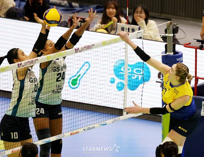 [한번에쓱]'9연승 도전한 현대건설 잡고' 세상을 다가진듯 신난 GS선수들