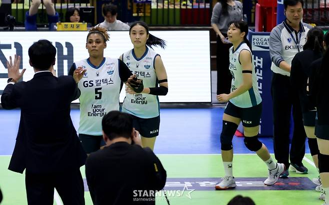 [한번에쓱]'9연승 도전한 현대건설 잡고' 세상을 다가진듯 신난 GS선수들