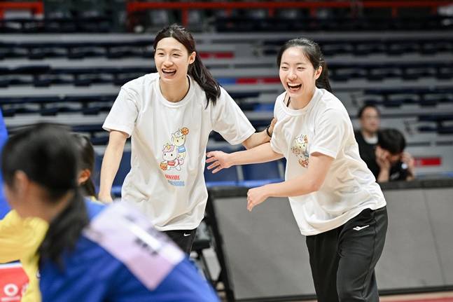 이해란(왼쪽)과 박소희. /사진=WKBL 제공