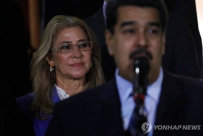 2019년 마두로 뒤에 서 있는 영부인 실리아 플로레스 [AP 연합뉴스 자료사진. 재판매 및 DB 금지]