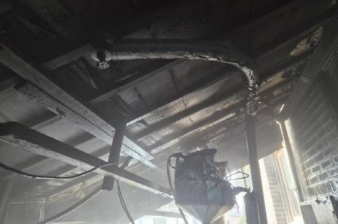 서산시 부석면 소재 한 주택에서 발생한 화목보일러 화재를 간이 스프링클러 설비로 조기에 진압해 대형화재로의 확산을 막았다.(사진=서산소방서 제공)