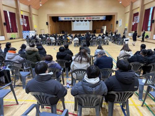 ◇김화공고 제55회 졸업식이 지난 2일 교내 체육관에서 졸업생 30명과 학부모 등이 참석한 가운데 열렸다.