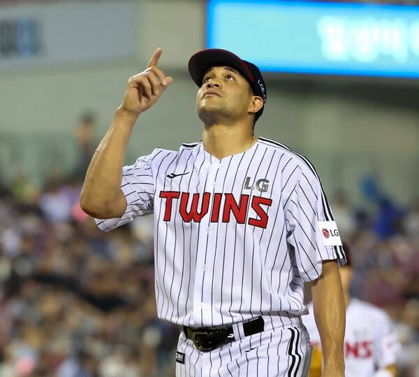 지난 29일 LG 트윈스의 선발투수로 마운드에 등판한 요니 치리노스. (사진=LG 트윈스)