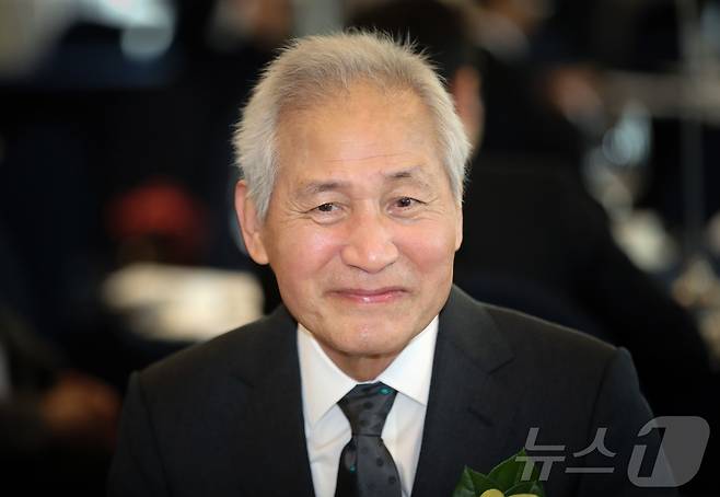 배우 안성기가 5일 서울 용산구 순천향대병원에서 향년 74세를 일기로 별세했다. 사진은 2023년 제4회 4·19 민주평화상 시상식에 참석하는 배우 안성기. (뉴스1 DB) 2026.1.5/뉴스1 ⓒ News1 포토공용 기자