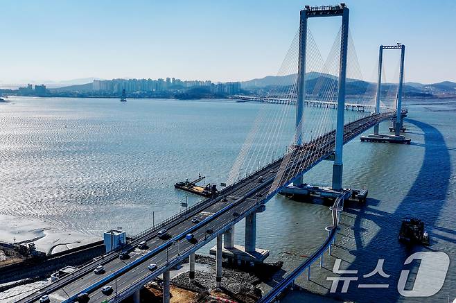 인천 제3연륙교가 개통된 5일 차량들이 제3연륙교를 통행하고 있다. 2026.1.5/뉴스1 ⓒ News1 이호윤 기자