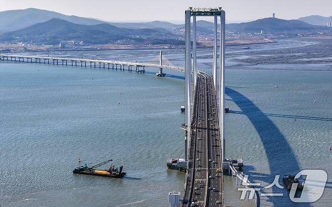 인천 제3연륙교가 개통된 5일 차량들이 제3연륙교를 통행하고 있다. 2026.1.5/뉴스1 ⓒ News1 이호윤 기자