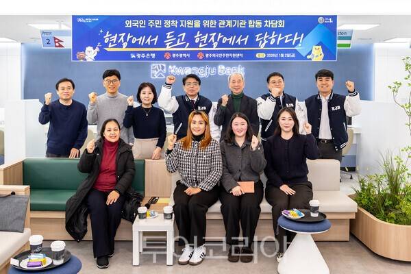 정일선 신임 광주은행장이 지난 2일 첫 공식 일정으로 지역 우량 중소기업 산업 현장을 방문하며 본격적인 현장 경영에 나섰다. /사진-광주은행