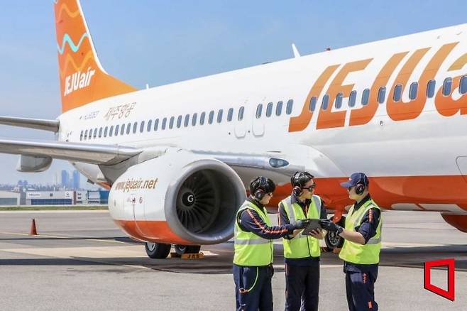 제주항공은 아마존웹서비스(AWS)의 인공지능(AI) 및 클라우드 기술을 항공 정비와 접목해 운항 안정성과 정시성 강화에 나섰다고 5일 밝혔다. 제주항공