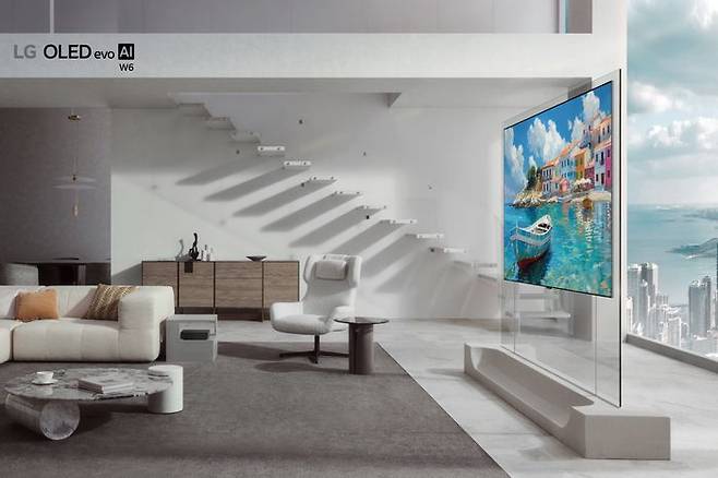 LG전자의 9㎜대 무선 월페이퍼 TV 'LG 올레드 에보 W6'. 차별화된 무선 전송 기술과 하이퍼 래디언트 컬러 기술을 적용한 압도적인 화질로 나만의 갤러리를 완성하는 제품이다. ⓒLG전자