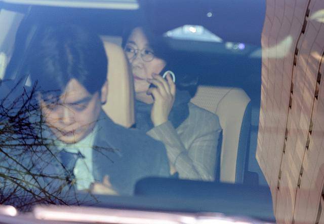 '갑질' 논란에 휩싸인 이혜훈 기획예산처 장관 후보자가 2일 서울 중구 예금보험공사에 마련된 청문회 준비 사무실로 출근하고 있다. 뉴시스