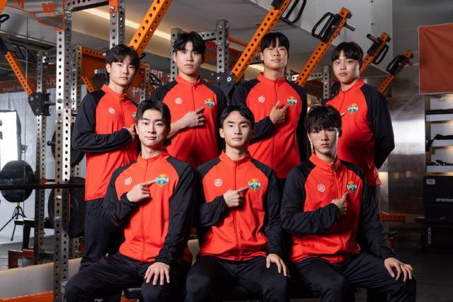 ▲ 강원FC는 조원우, 이용재, 김어진, 이정현, 여준엽, 이효빈, 최지남을 2026시즌 신인 선수로 영입했다고 3일 밝혔다.