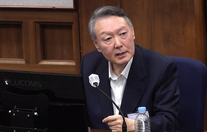 ▲ 윤석열 전 대통령이 29일 서울 서초구 서울중앙지법에서 열린 내란 우두머리 혐의 속행 공판에 출석해 발언하고 있다. [연합뉴스]