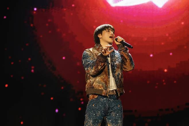 Daesung performs at “Daesung 2025 Asia Tour: D's Wave," at Ticket Link Live Arena in Songpa-gu, southern Seoul, Saturday. (RND Company)