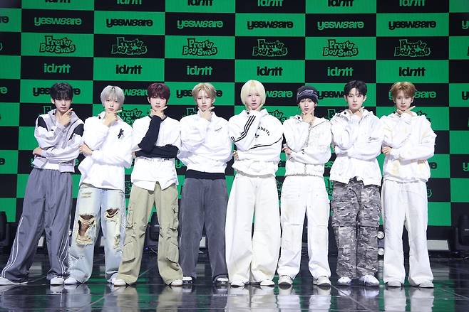 Idntt's unit group, Yesweare, poses for a group photo during a media showcase held at Blue Square Sol Travel Hall in Yongsan-gu, central Seoul, Monday. (Modhaus)