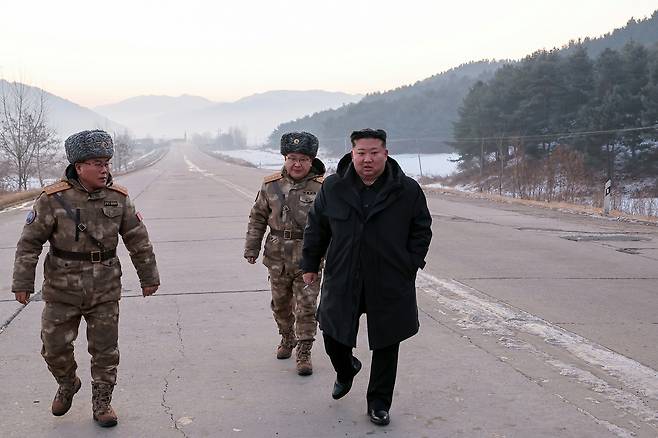 North Korea reported on Jan. 5 that it conducted a hypersonic missile launch drill on Jan. 4, supervised by North Korean leader Kim Jong-un. [NEWS1]