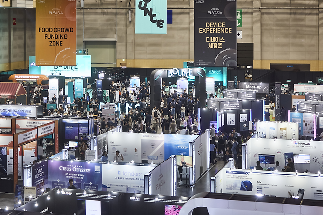 부산기술창업투자원이 주관한 ‘아시아 창업 엑스포 FLY ASIA 2025’에는 40개국에서 1만9235명이 참석했다. 사진은 아시아 창업 엑스포 FLY ASIA 2025 현장 사진 [부산기술창업투자원 제공]