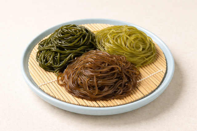 미역이나 다시마로 만든 해조면은 식이섬유가 풍부하다. 사진은 기사의 내용을 바탕으로 생성함. Chat GPT