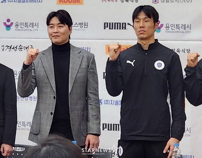 이동국(왼쪽) 용인 테크니컬 디렉터와 석현준. /사진=박건도 기자