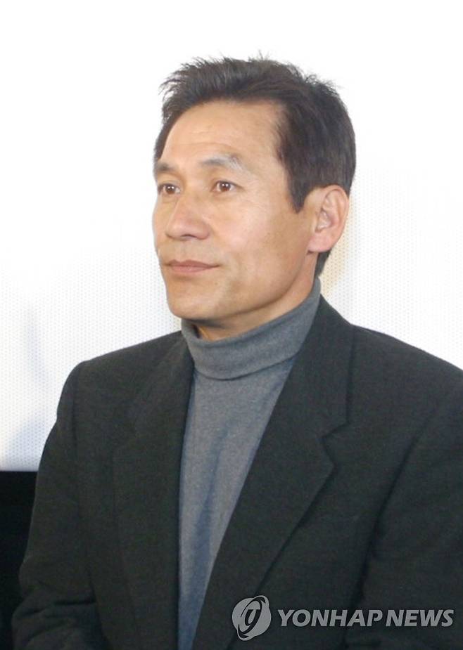 2002년 개봉한 영화 '피아노 치는 대통령'에서 대통령 역을 맡은 배우 안성기 [연합뉴스 자료사진]