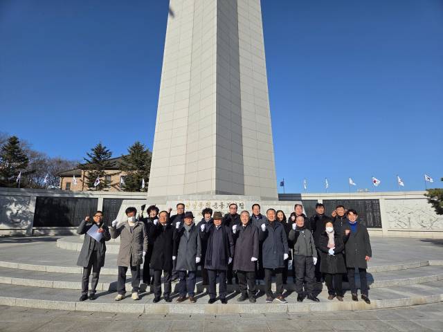 광복회 대구시지부는 지난 2일 대구경북항일독립운동기념탑 앞에서 2026년 신년 참배식을 갖고 새해 출발을 다짐했다. 광복회 대구시지부 제공