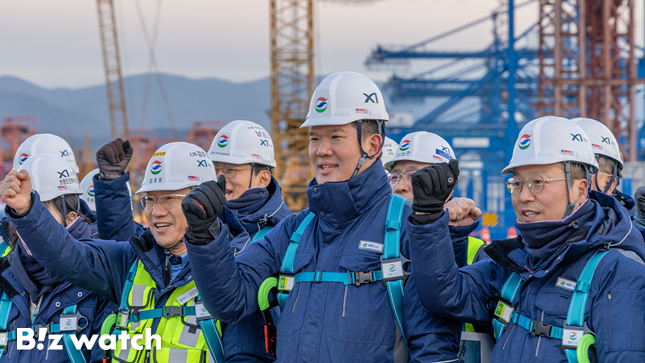 허윤홍 대표가 부산신항 현장을 찾아 시무식을 진행했다./사진=GS건설