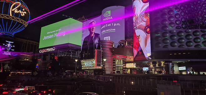 CES2026 기간 중 라스베이거스 시내 전광판에 실린 젠슨황 엔비디아 CEO의 특별연설 광고. /사진=이경남 기자 lkn@