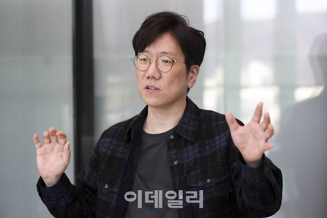 성낙호 네이버클라우드 하이퍼스케일 AI 기술총괄이 5일 경기 성남시 네이버 그린팩토리에서 이데일리와 인터뷰를 진행하고 있다.(사진=이영훈 기자)