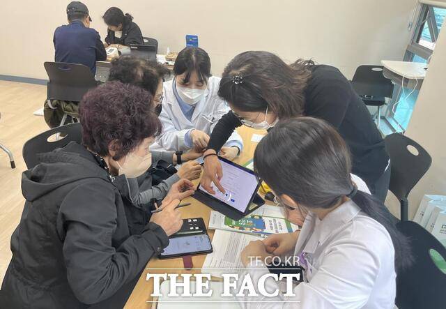 광주 남구가 어르신 건강관리 사업을 실시하고 있다. /광주 남구