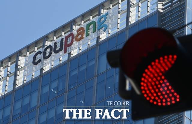 국내 최대 이커머스 플랫폼 '쿠팡'에서 3370만건에 달하는 개인정보가 유출된 가운데 지난달 1일 오후 서울 송파구 쿠팡 본사의 모습이 보이고 있다. /박헌우 기자