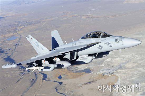 미국이 보유한 그라울러(EF-18) 전자전기.