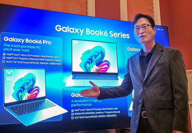 이민철 삼성전자 갤럭시 에코비즈팀장(부사장)이 지난 4일(현지시간) 미국 라스베이거스 윈 호텔에서 국내 미디어를 대상으로 ‘갤럭시 북6 시리즈’를 소개하고 있다. 삼성전자 제공